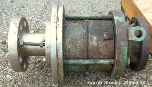 Used Lightnin Agitator Seal. Approximate 8 1/2" diameter flange with 2 1/2" bolt centers. Includes top lifting lugs.