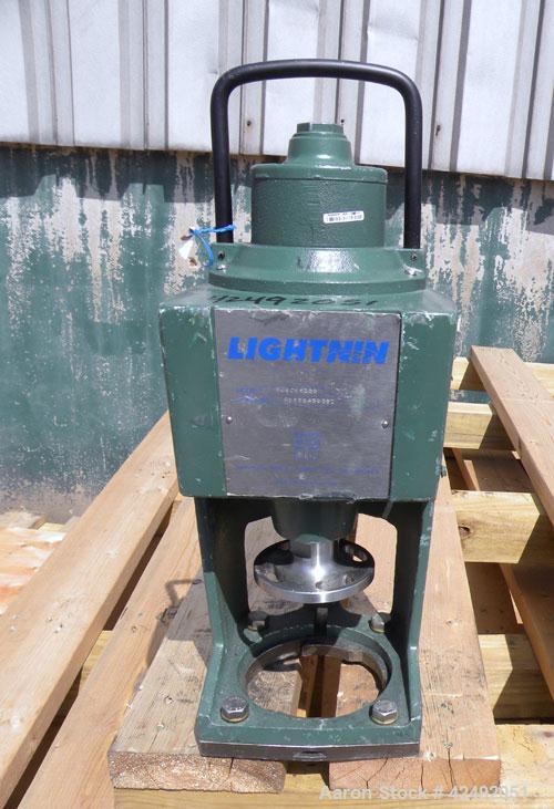 Used Lightnin Fixed Mount, Open Tank Design, Air Operated Agitator, Model XJACK-100. Clockwise rotation. Approximate 4’’ diameter 304 stainless steel stub shaft mounting flange with slotted bolt hole...