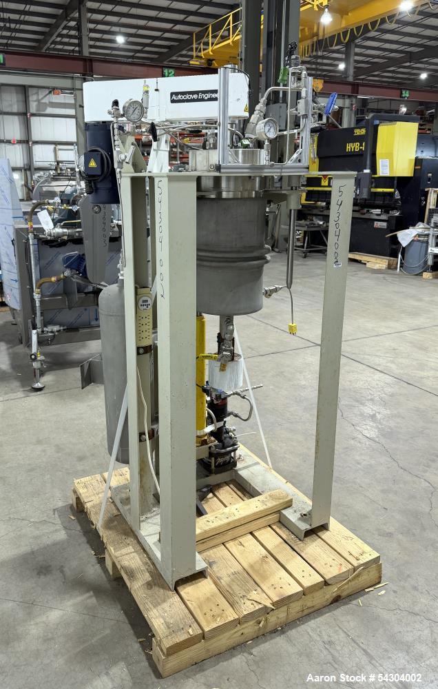 Used Autoclave Engineers 5 Gallon High Pressure Reactor System – 1900 PSI Jacketed Vessel with Agitation Package