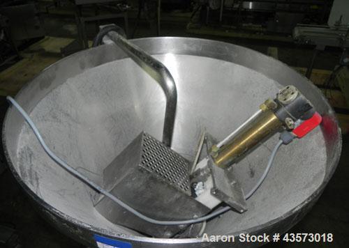 Used Vemag Reiser Continuious Vacuum Filler, Model Robot 500, Type 128/90. Filling rate up to 2,500 kg/hr depending on feed element, portion weight 5-30,000 g, can be set in increments of .01 or 1 g,...