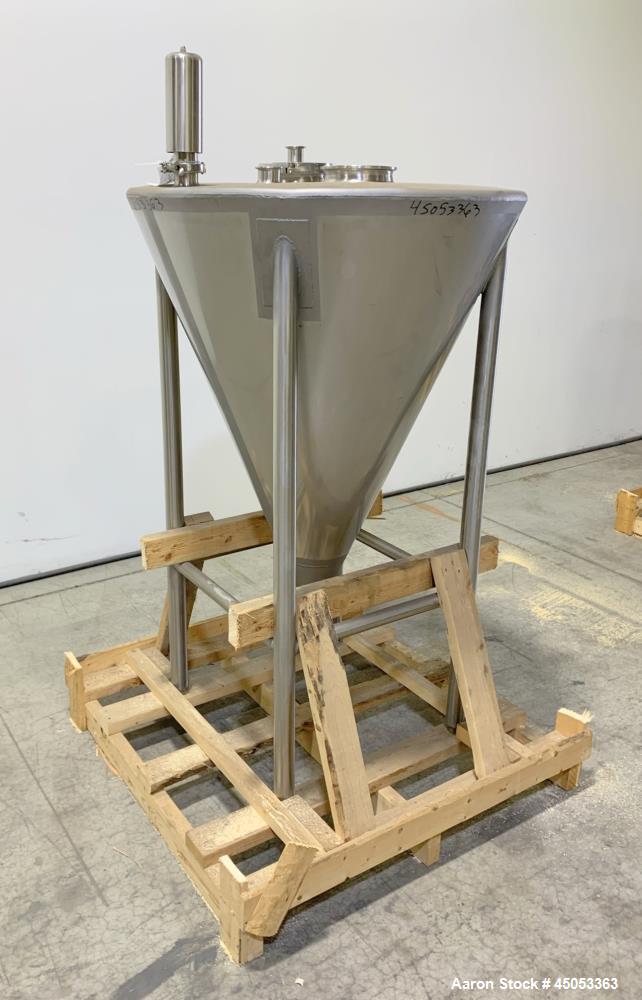 Unused- Schlueter Eductor / Pump Hopper, 304 Stainless Steel, Vertical. Approximate 36" diameter x 26" long cone bottom. Vib...