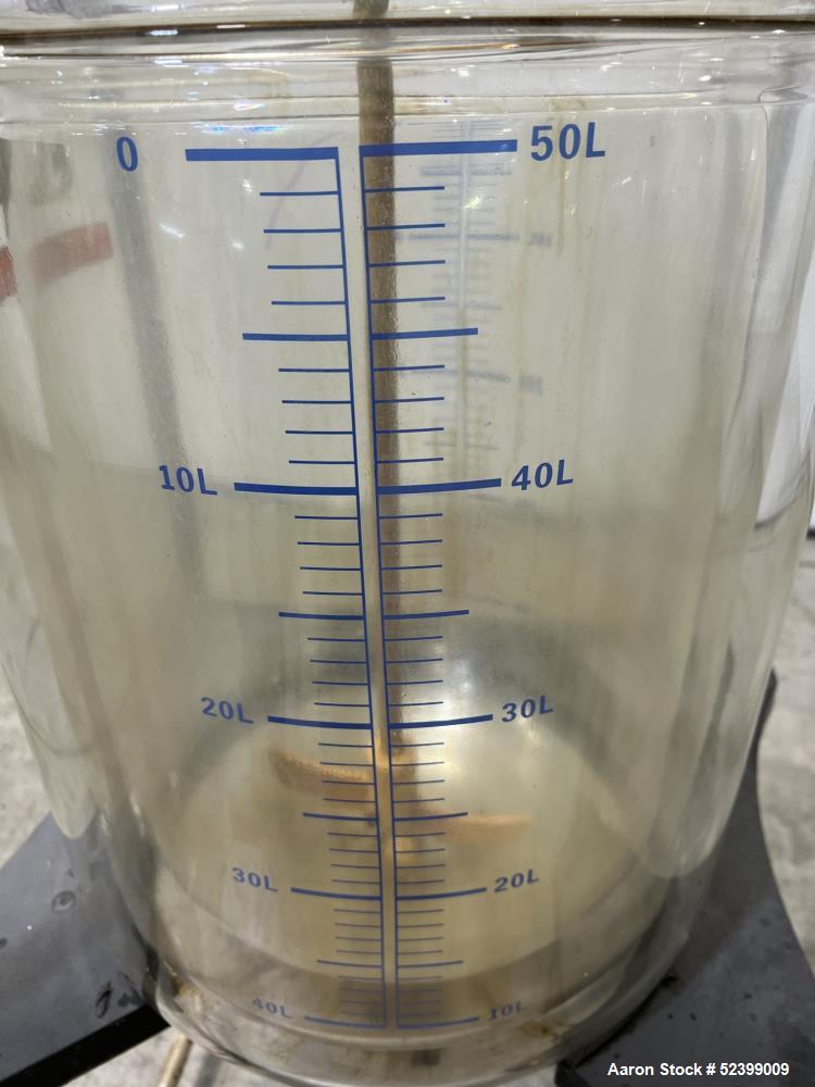 Hervidor de reacción de vidrio usado (Pyrex), capacidad de 50L. vertical, plato superior e inferior. Aproximadamente 16' de ...