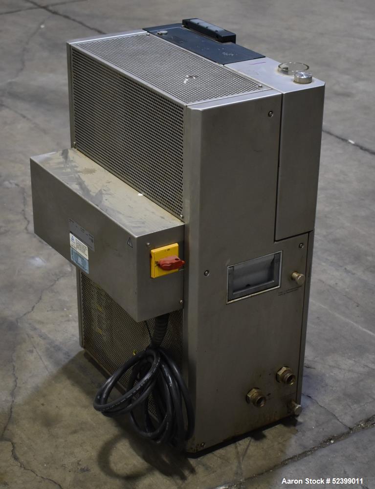 Usado- Circulador de calefacción Huber UniStat T-305. Temperatura de funcionamiento de 65 a 300 grados C. Pantalla táctil a ...