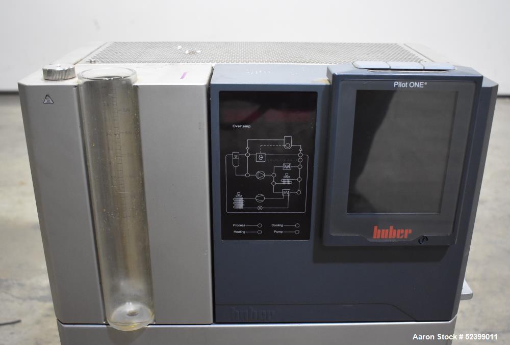 Gebraucht - Huber UniStat T-305 Heizungsumwälzpumpe. Betriebstemperatur 65 bis 300 Grad C. 5,7' Farb-Touchscreen. 4,8 kW Hei...