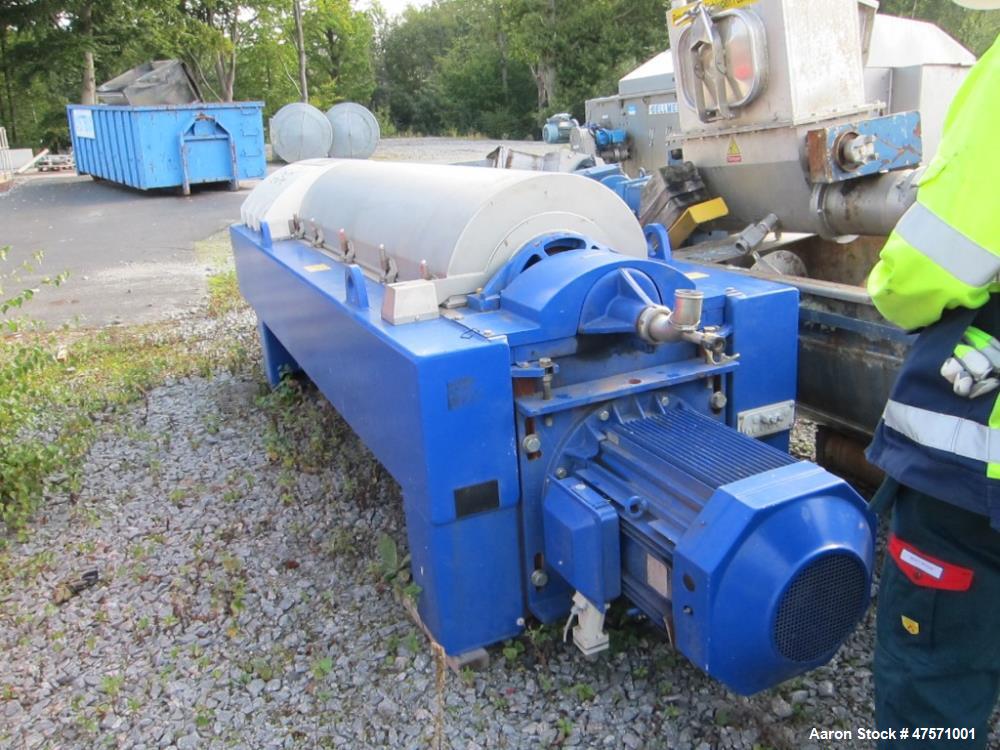 Used Alfa Laval Aldec 556 Solid Bowl Decanter Centrifuge.(PARTS MACHINE) 2205 Stainless steel (product contact areas). Maximum bowl speed 3650 rpm, 152mm single lead conveyor with hardfacing, diamete...