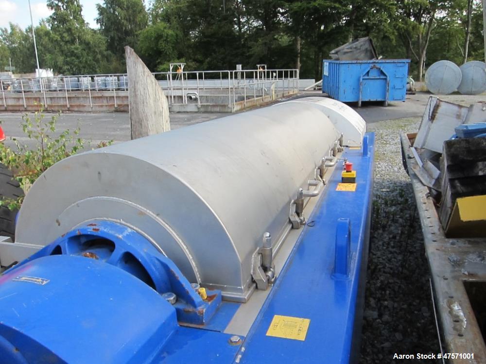 Used Alfa Laval Aldec 556 Solid Bowl Decanter Centrifuge.(PARTS MACHINE) 2205 Stainless steel (product contact areas). Maximum bowl speed 3650 rpm, 152mm single lead conveyor with hardfacing, diamete...