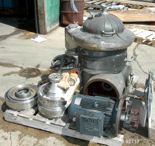 USED: Westfalia SAM-3036 Desludger Disc Centrifuge. 316 stainless steel construction on product contact areas, clarifier design. Max bowl speed 6500 rpm. Direct driven by a 7.5 kw (10 hp), 3/50/380 v...