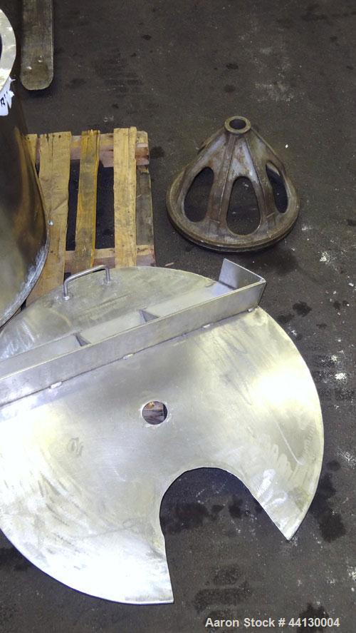 Used Westafalia SAMR 5036 Desludger Disc Centrifuge. 329 Stainless steel construction (product contact areas), maximum bowl speed 6500 rpm. Clarifier design (liquid/solids separation), centripetal pu...