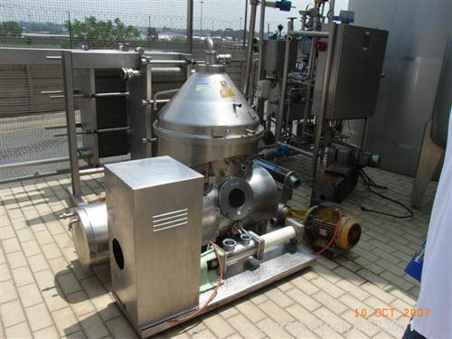 USED: Westfalia KDB-30-02-076 nozzle "Quark" centrifuge, 316 stainlesssteel construction on product contact areas. Light phase centripetalpump liquid discharge, heavy gravity overflow, direct driveco...