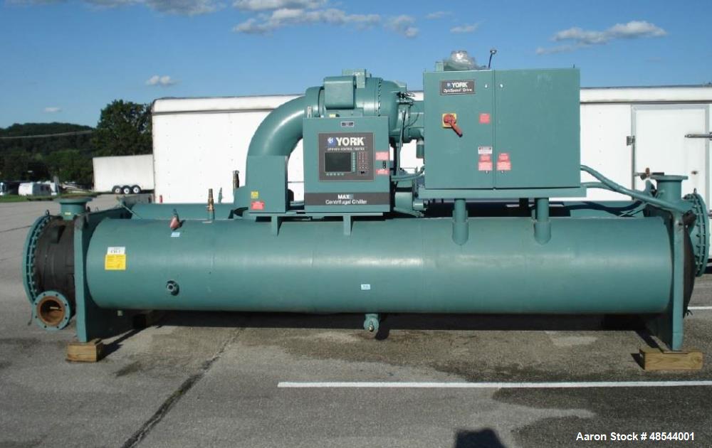 Used York YK MAXE Chiller, Model YKDSDSQ5, 350 Tons. Gear code WW. Refrigerant R-134A. Fluid type: water. Passes: 2. Evap. flow 840 gpm. Cond. flow 1,050 gpm. Evap. pressure drop: 15.3 ft. Cond. pres...