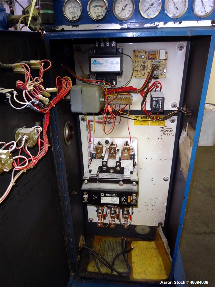 Used Quincy Helical Screw Air Compressor, Model Q235WNW1, Water Cooled. Capacity 234 CFM at 125 psi. Driven by a 50hp, 3/60/230/460 volt, 1760 rpm motor. Includes an air/oil reservoir tank, after coo...