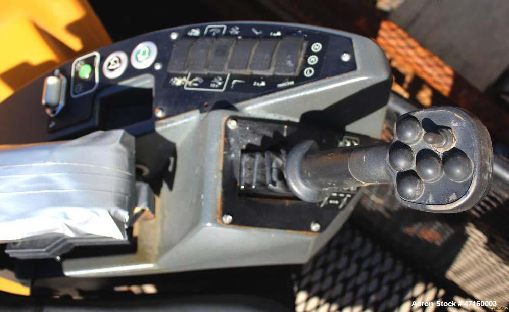 Used 2005 Vermeer D24X40II Directional Drill with 125 hp John Deere Diesel Engine. Machine features 24,000 lbs. of thrust and pullback, 4000 ft. lbs. of torque, 50 GPM Aplex Water Pump at 1300 psi. 5...