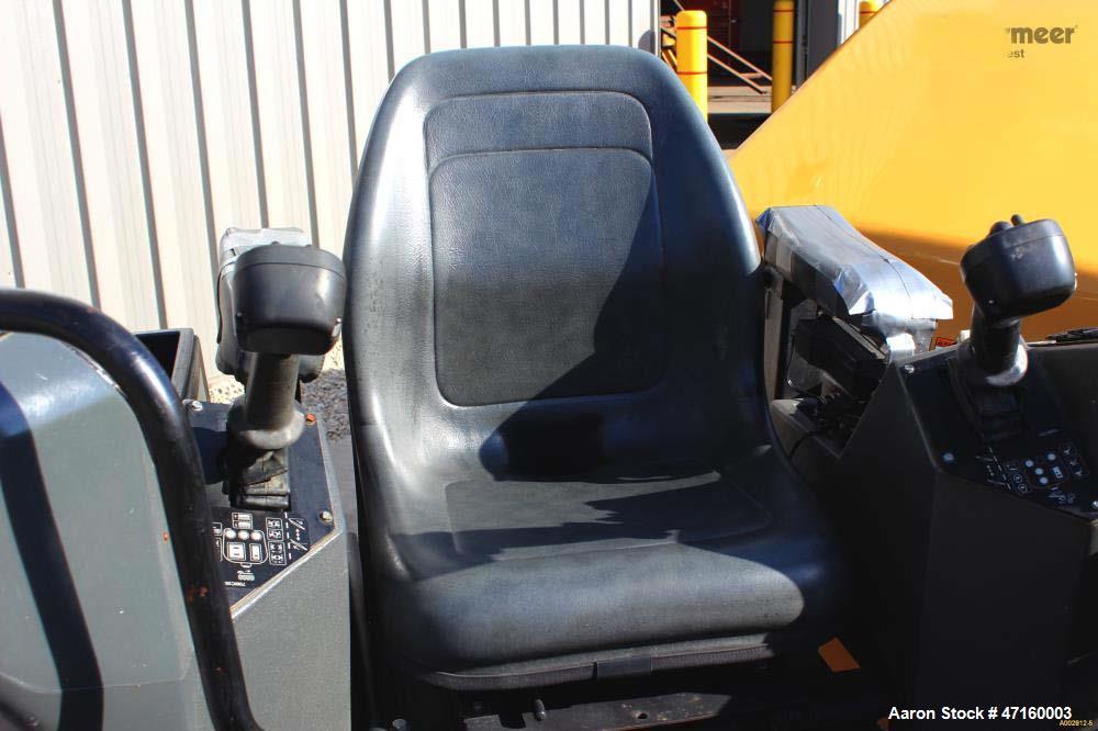 Used 2005 Vermeer D24X40II Directional Drill with 125 hp John Deere Diesel Engine. Machine features 24,000 lbs. of thrust and pullback, 4000 ft. lbs. of torque, 50 GPM Aplex Water Pump at 1300 psi. 5...