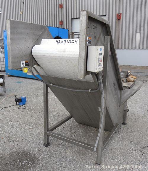 Used Bunting Magnetics Incline Belt Conveyor, Model SC130-03-05. Plastic pleated belt 29-1/2" wide x 20" long bottom horizontal section x  72’’ inclined section. Pleats approximately 25" apart, and 3...