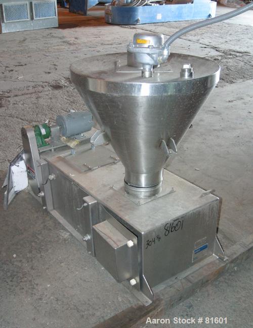 USED: Merrick weighbelt feeder, model 950, 304 stainless steel. 12"wide x 40" long belt. Driven by a 1/4 hp DC motor with reducer. 7-3/4"top inlet with hopper. Unit requires controls.