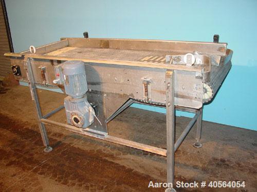 Used Bidirectional Accumulating Table, 32" wide x 8' long. Delrin style belting.