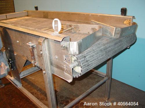 Used Bidirectional Accumulating Table, 32" wide x 8' long. Delrin style belting.