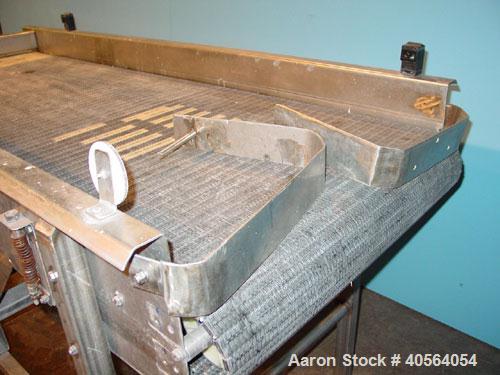 Used Bidirectional Accumulating Table, 32" wide x 8' long. Delrin style belting.