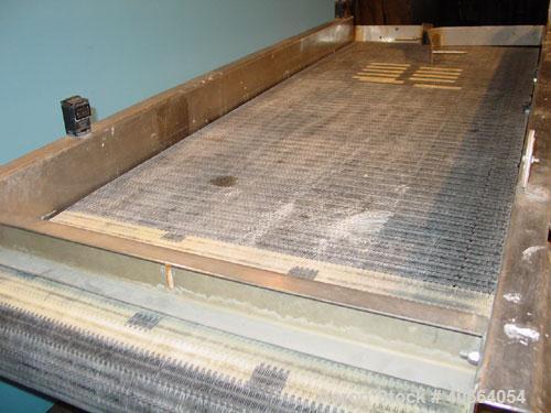Used Bidirectional Accumulating Table, 32" wide x 8' long. Delrin style belting.