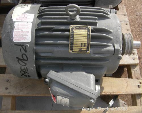 USED: Screw conveyor, 304 stainless steel, horizontal. 9" diameter x approximately 170" long x 4-1/2" pitch screw in 2 sections, (1) 118" long, (1) 52" long. Trough measures 10" wide x approximately ...