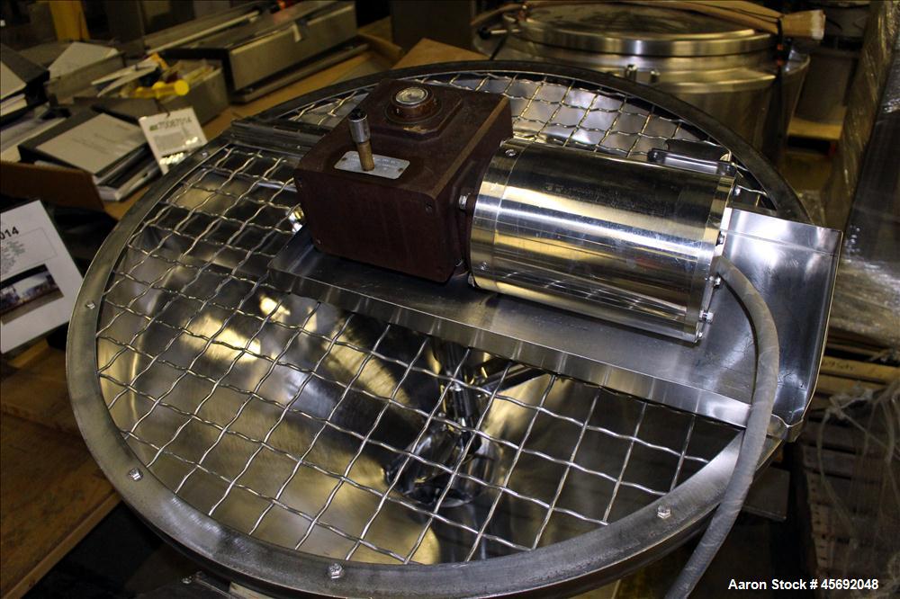 Used S. Howes Split Tube Screw Conveyor, Stainless Steel. 5" diameter x 167" long screw. Driven by 1 hp, 208-230/460, 1740 rpm, washdown motor. 36" diameter feed hopper with agitator. Driven by 1 hp,...