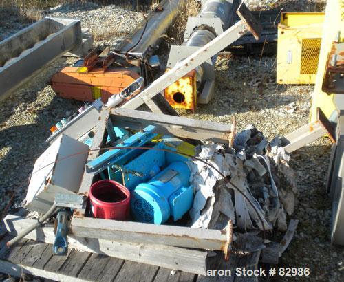 Used Thomas Conveyor Screw Conveyor, 316 Stainless Steel, Horizontal. 8" diameter x 213" long x 4" pitch screw. 10" end top feed, 10" x 10" end bottom outlet.Top bolt on cover with (2) 10" x 10" open...