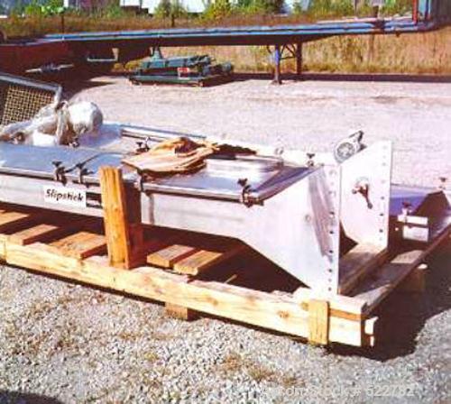 Unused-UNUSED: 30" wide x 27'6" long stainless steel vibrating conveyor, totally enclosed. Manufactured by Triple S Dynamics, Dallas, Texas. Conveyor is a "slip-stick" horizontal differential conveyo...