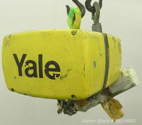 Used Yale 1/2 Ton Chain Hoist, model KEL1/2-10TH15S1. Driven by a 1 hp, 3/60/230/460 volt, 1700 rpm motor.