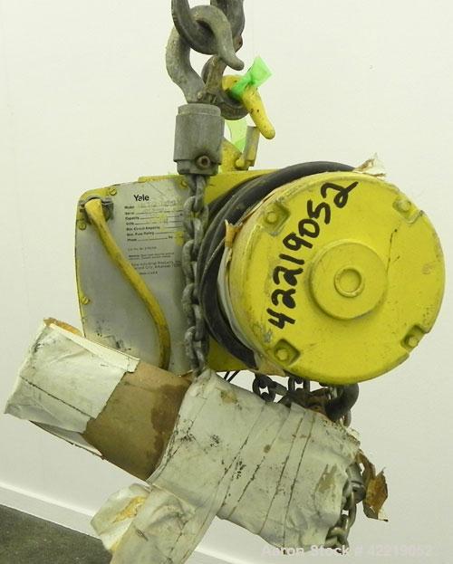 Used Yale 1/2 Ton Chain Hoist, model KEL1/2-10TH15S1. Driven by a 1 hp, 3/60/230/460 volt, 1700 rpm motor.