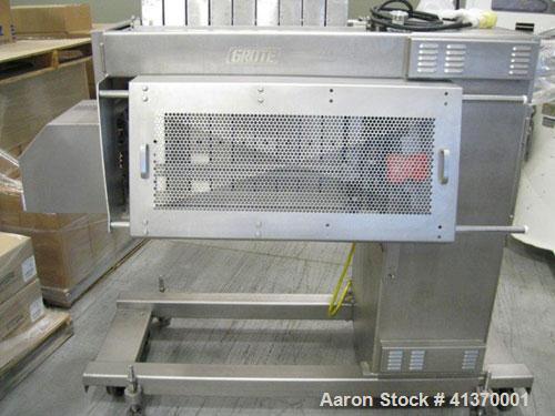Used Grote S/A-530E Slicer is designed of stainless steel construction and is cantilevered to roll directly over a belt conveyor.  Operation is simple and easily controlled with a user-friendly keypa...
