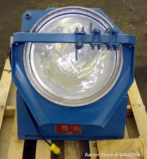 Used FEECO International Disc Pelletizer. Approximate 16” diameter x 3-1/4” deep 301 stainless steel pan. (3) Adjustable plow arms. Driven by a 1/4 hp, 60/115-2088/23660 volt, 1725 rpm motor.