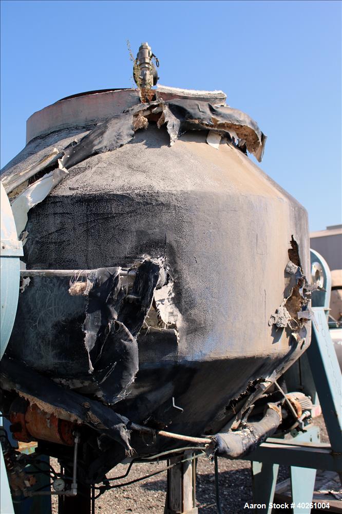 Used Gemco Double Cone Vacuum Dryer, Model Formulator, Approximately 40 Cubic Feet Working Capacity, 304 Stainless Steel. Maximum material density 65 pounds per cubic foot. Internal rated Vacuum at 5...