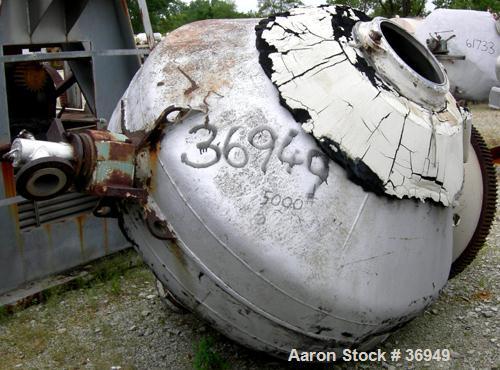 USED: Patterson Industries double cone vacuum dryer. 69.3 cubic foot working capacity, 99 total, model 990. 304 stainless steel. Internal rated FV at 300 deg F. Carbon steel jacket rated 25 psi at 30...