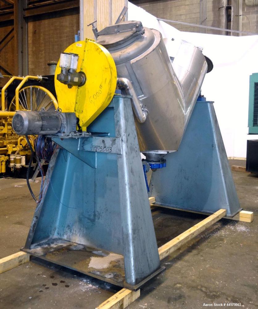 Used Patterson Industries Twin Shell Vacuum Dryer, 20 Cubic Feet, 304 Stainless Steel. Internal rated 2psig & Full Vacuum at 32 to 360 degrees F, jacket rated 15 psig at 32 to 360 degrees F. 18" Diam...