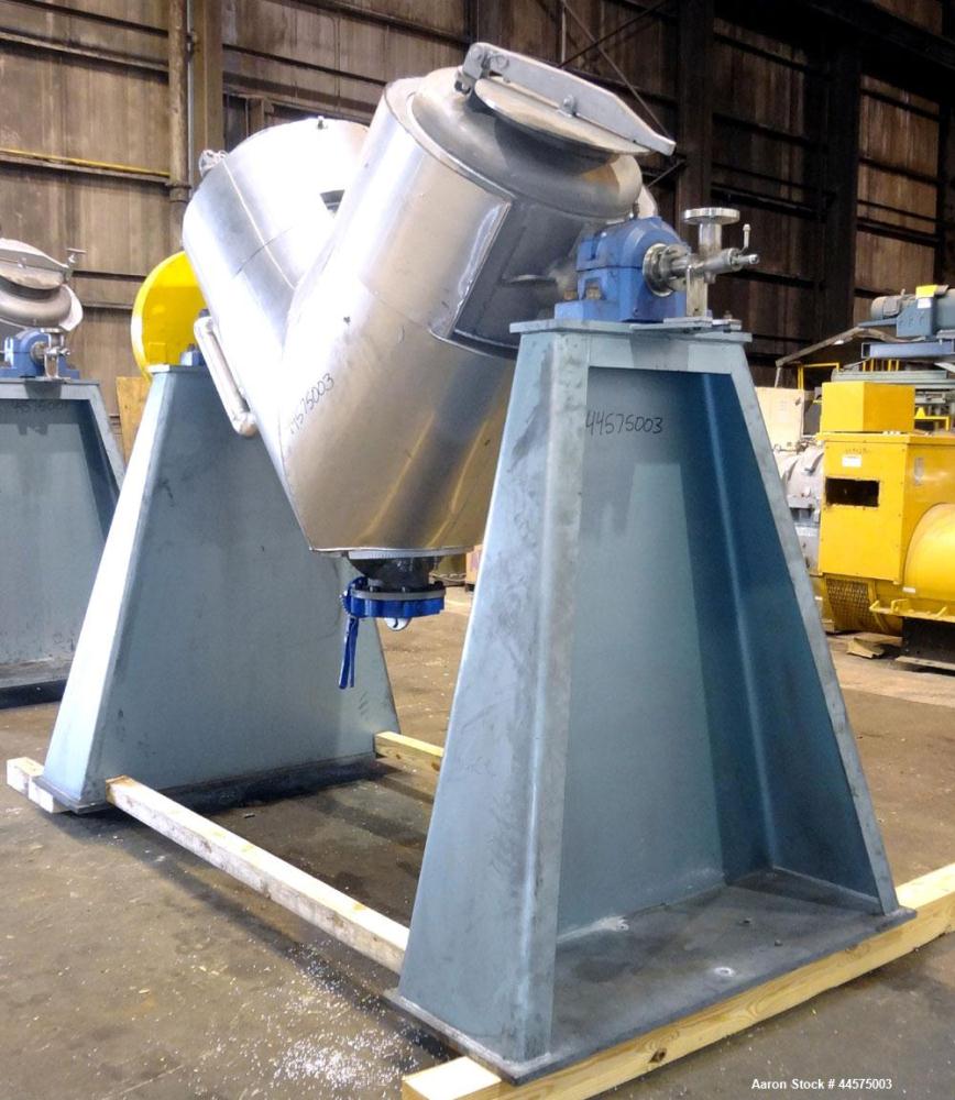 Used Patterson Industries Twin Shell Vacuum Dryer, 20 Cubic Feet, 304 Stainless Steel. Internal rated 2psig & Full Vacuum at 32 to 360 degrees F, jacket rated 15 psig at 32 to 360 degrees F. 18" Diam...