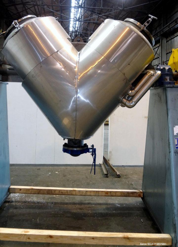 Used Patterson Industries Twin Shell Vacuum Dryer, 20 Cubic Feet, 304 Stainless Steel. Internal rated 2psig & Full Vacuum at 32 to 360 degrees F, jacket rated 15 psig at 32 to 360 degrees F. 18" Diam...