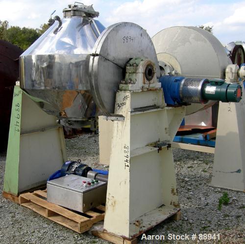 Used Patterson Pump Company Double Cone Vacuum Dryer, approximately 13.72 cubic feet working capacity, 316 stainless steel. 42" diameter x 12" straight side x 20" cones. Internal rated 25 psi at 275 ...