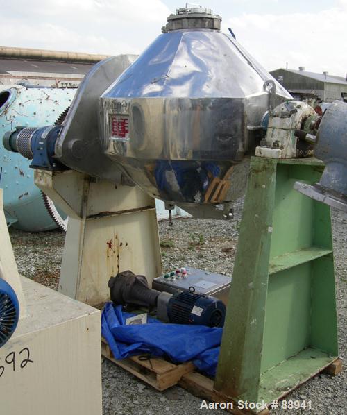 Used Patterson Pump Company Double Cone Vacuum Dryer, approximately 13.72 cubic feet working capacity, 316 stainless steel. 42" diameter x 12" straight side x 20" cones. Internal rated 25 psi at 275 ...
