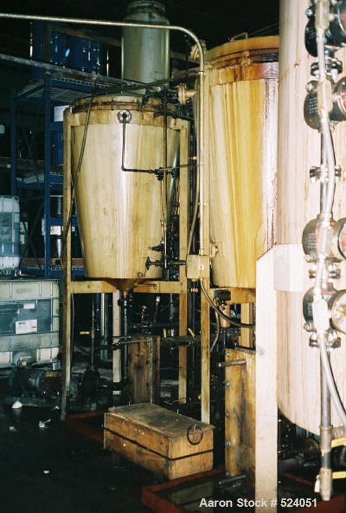 USED: Flash drying system designed to remove 1% to 2% water from industrial lubricating oils. Oil is pumped through a plate type heat exchanger where it enters the flash dryer chambers through a spra...