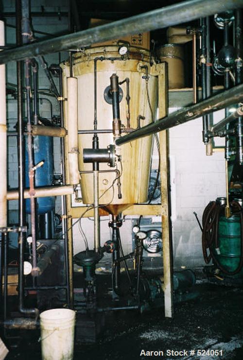 USED: Flash drying system designed to remove 1% to 2% water from industrial lubricating oils. Oil is pumped through a plate type heat exchanger where it enters the flash dryer chambers through a spra...