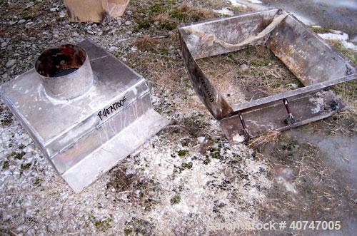 Used Carrier Vibrating Equipment Vibratory Continuous Fluid Bed Dryer/Cooler, model QAD/C3-2460S, 304 stainless steel. Approximate 23" wide x 222" long bottom screen.  Stroke 3/16". Top end inlet, en...