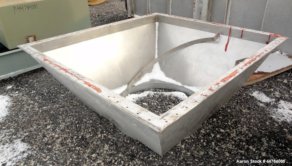 Used Witte Vibrating Fluid Bed Dryer System, 304 Stainless Steel.  (5) Zone, gas heated, rated 8,000,000 btu/hr. Approximately 48” wide x 30’ long wide wedge wire screen.  Driven by a 7.5 hp, 3/60/23...