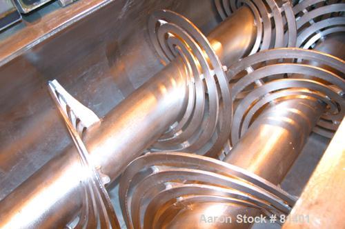 USED: Niro twin shaft extractor, model A-640, 316 stainless steel. Jacketed chamber, (2) 4-1/2" diameter shafts, each with 4 rows of approx 10" wide continuous ribbons. Driven by a 1.3 kw motor with ...