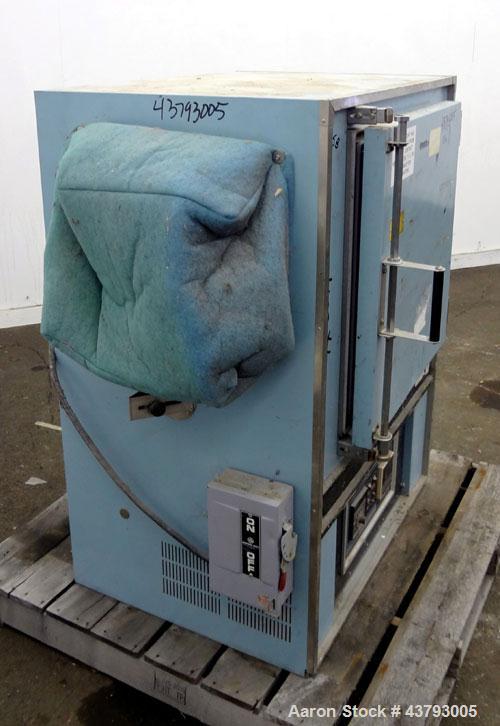 Used Blue M Mechanical Convection Oven, Model DC-206C. 304 Stainless steel chamber 20" wide x 20" high x 18" deep, 4.2 cubic feet interior volume. Temperature range 343 degrees C. / 650 degrees F. Hi...