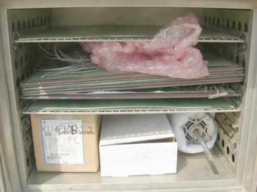 USED: Blue M mechanical convection oven, model POM-256G-1X. Stainlesssteel chamber 25" wide x 20" high x 20" deep, 5.8 cubic feet interiorvolume. Temperature range 343 deg C/650 deg F. Hinged front d...