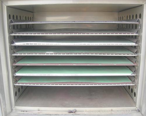 Used Blue M Mechanical Convection Oven, Model POM-256G-1. 304 stainless steel chamber 25" wide x 20" high x 20" deep, 5.8 cubic feet interior volume. Temperature range 343 Degrees C/ 650 Degrees F. H...
