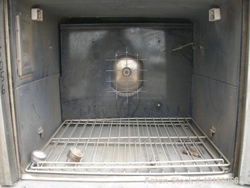 Used Garland Master Electric Convection Oven, 430/40 Stainless Steel.  Interior measures 29" (736 mm) wide x 24" (610 mm) high x 24" (610 mm) deep. Back mounted 1/2 hp, 1/100-155/200-230 volt, 1725/1...