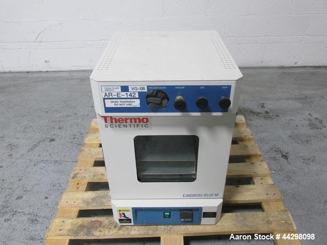 Used Thermo Scientific Lindberg/Blue M Vacuum Oven, Model V0914A. Approximate 18.6 liter, 115 volt, part# 9100731.