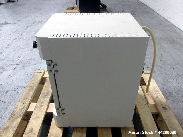 Used Thermo Scientific Lindberg/Blue M Vacuum Oven, Model V0914A. Approximate 18.6 liter, 115 volt, part# 9100731.