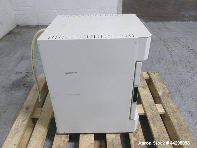 Used Thermo Scientific Lindberg/Blue M Vacuum Oven, Model V0914A. Approximate 18.6 liter, 115 volt, part# 9100731.
